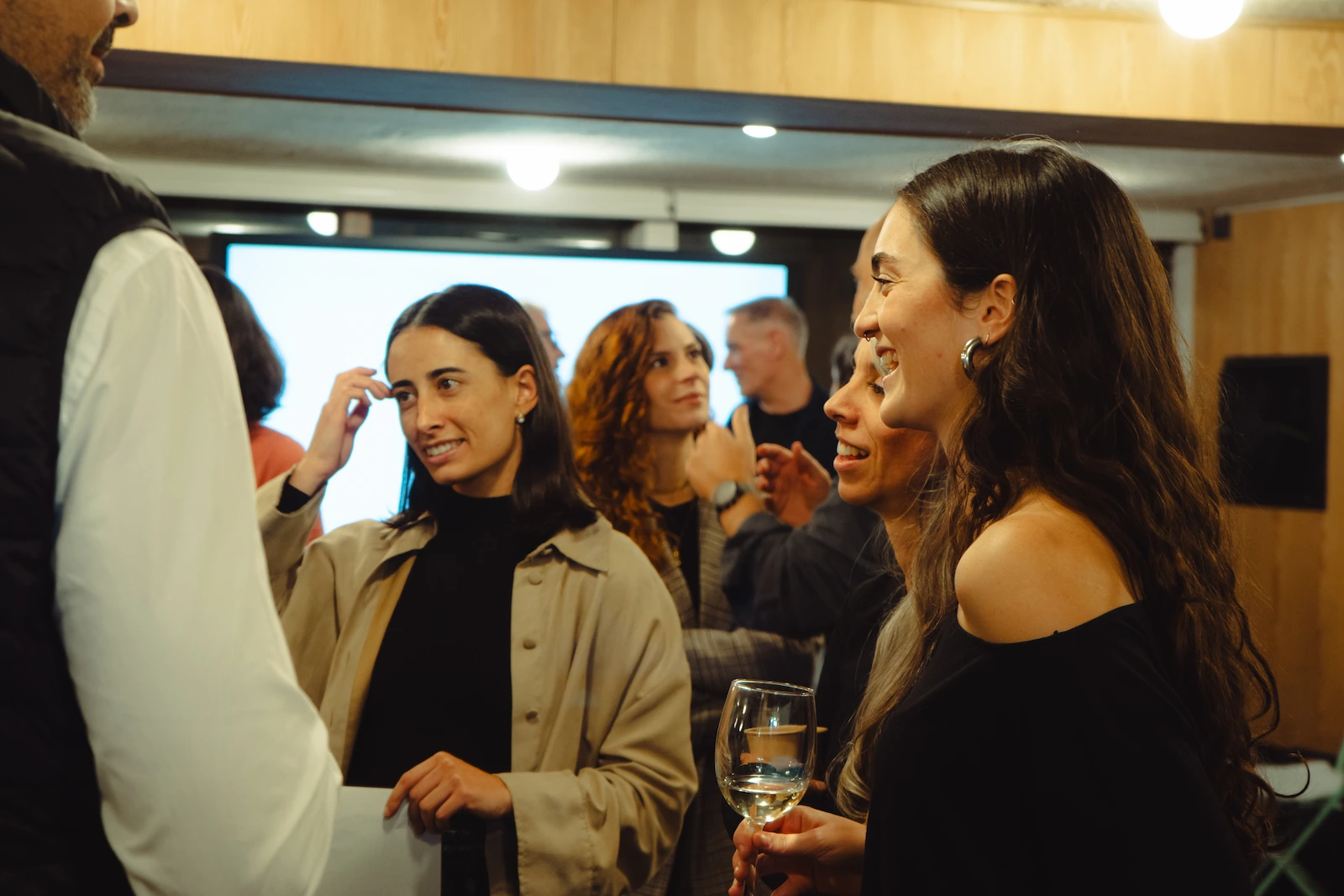 Encuentro corporativo de Infinity Trust con equipo y colaboradores, fomentando confianza, propósito compartido e impacto positivo.